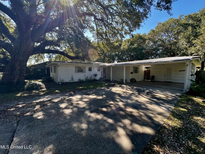 Property Photo:  865 Market Street  MS 39567 