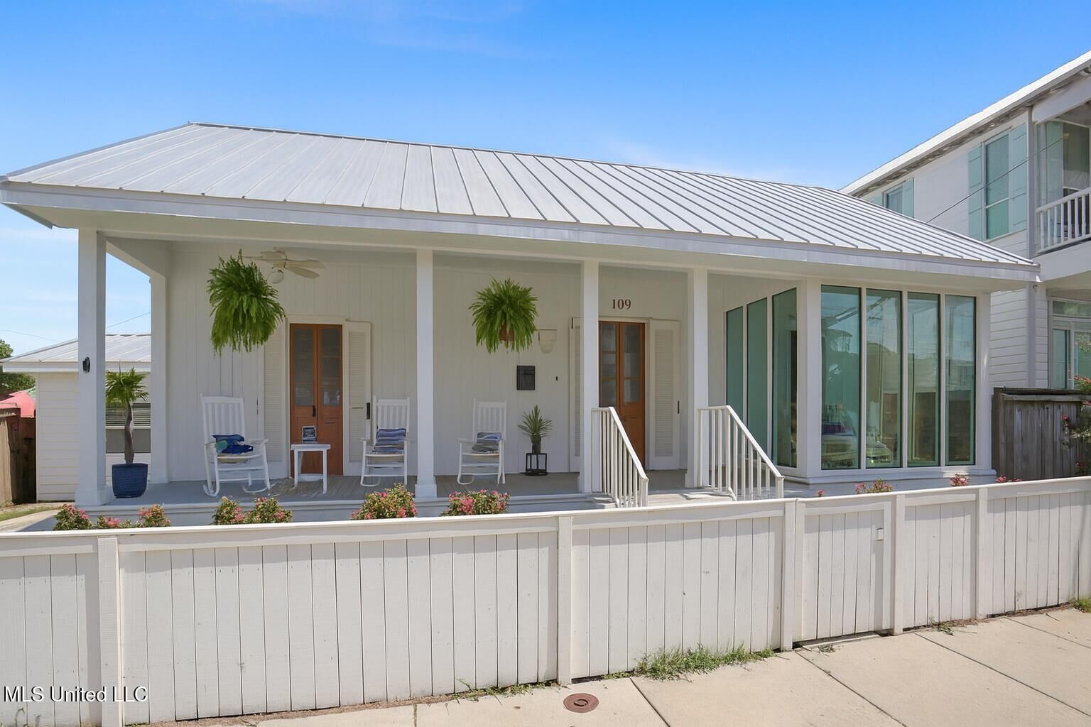 Property Photo:  109 Court Street  MS 39520 