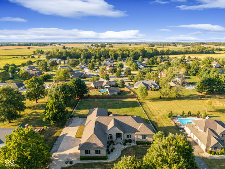 Property Photo: 8604 E County Road 200 N IN 47274