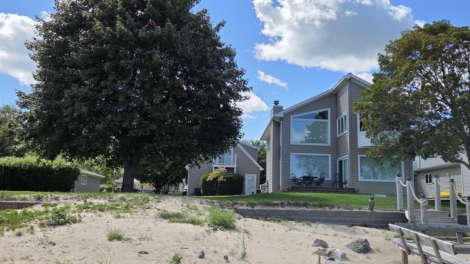 Property Photo:  1050 Lakeside Drive  MI 48469 