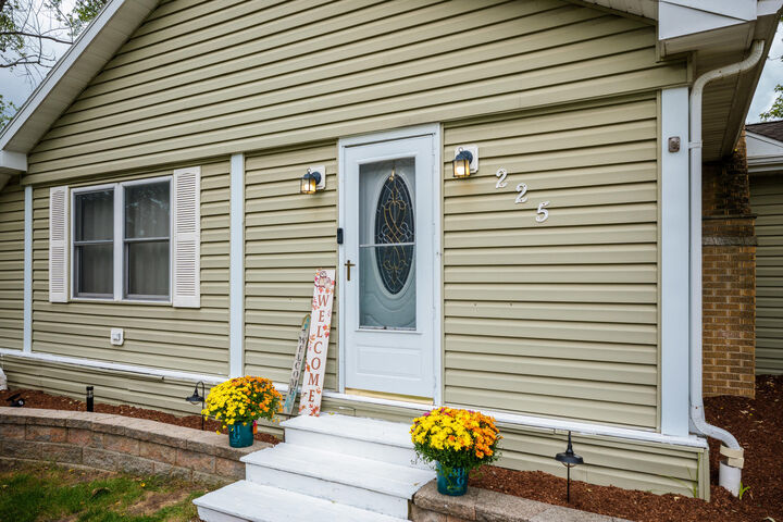 Property Photo:  225 Park Ave  WI 53181 