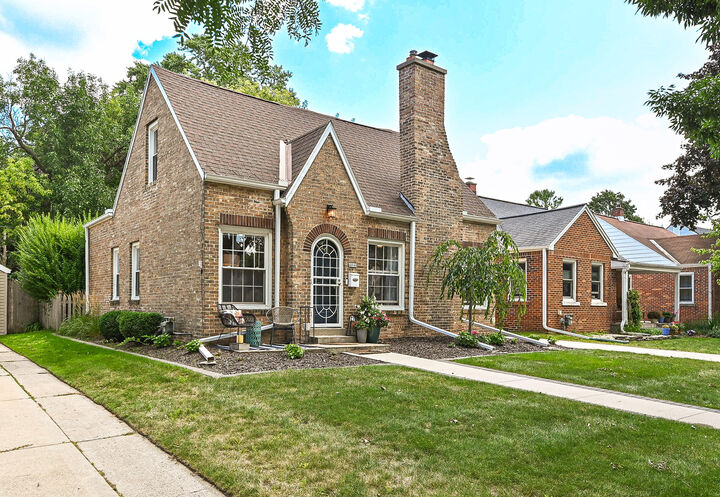 Property Photo:  4848 N Elkhart Ave  WI 53217 