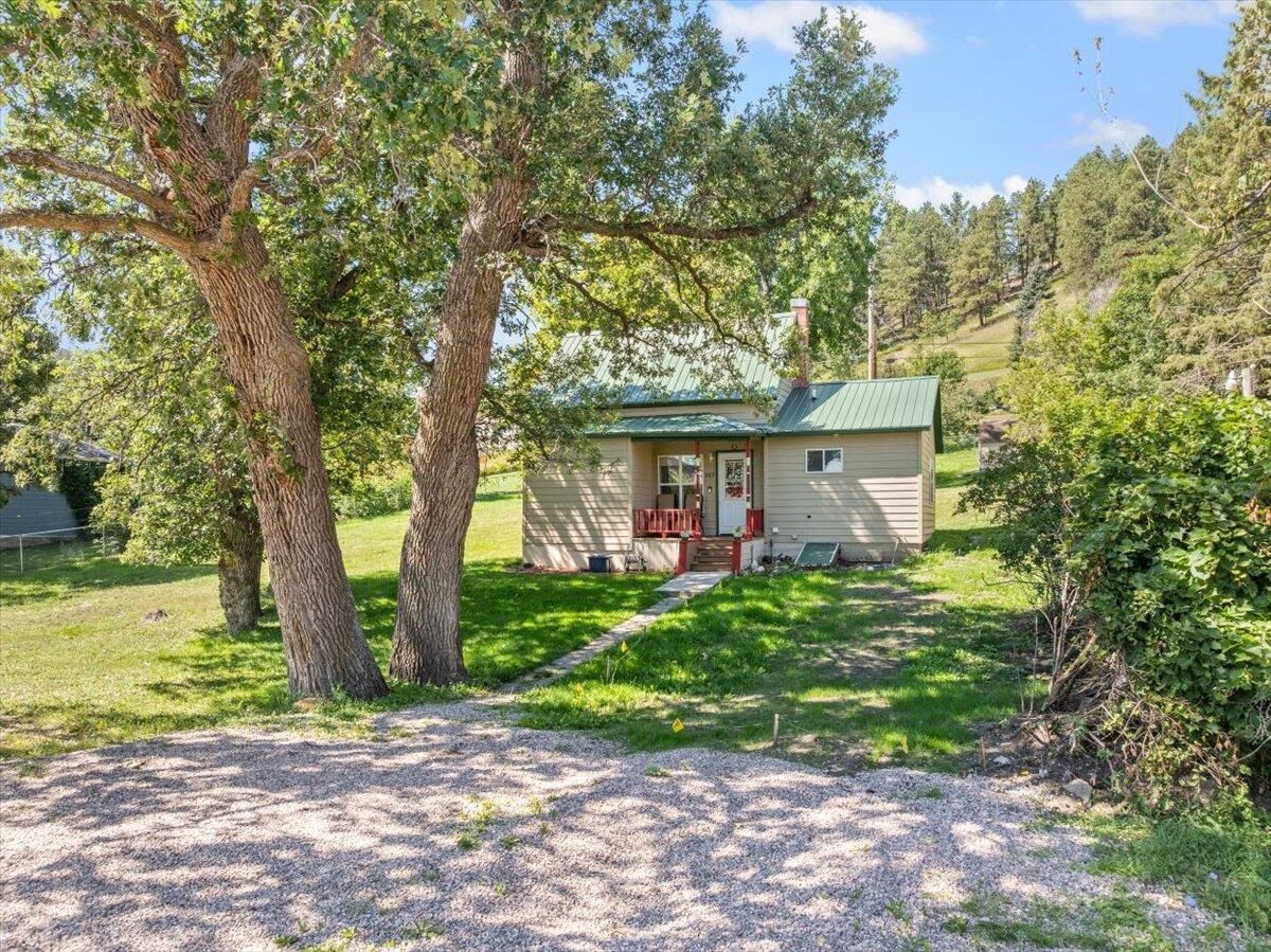 Property Photo:  1017 Oak Street  SD 57793 