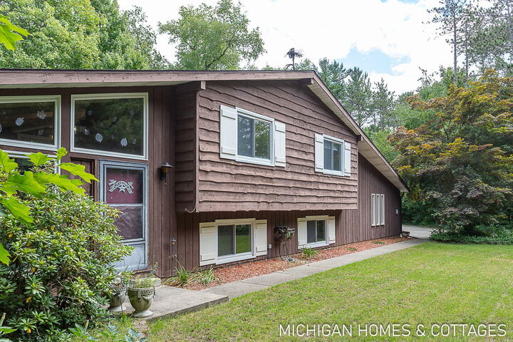 Property Photo: 4040 Estate Drive MI 49424