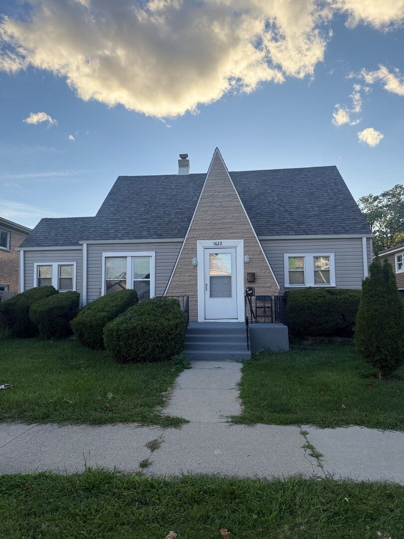 Property Photo:  1622 N 43rd Avenue  IL 60165 