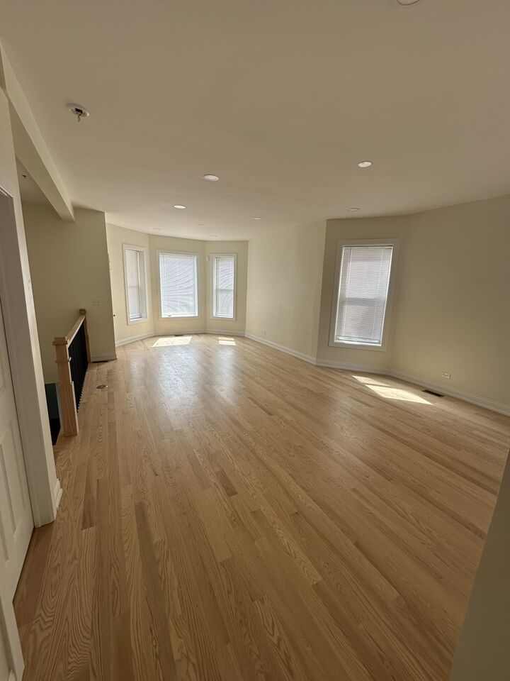 Property Photo: 7344 S Blackstone Avenue 1 IL 60619