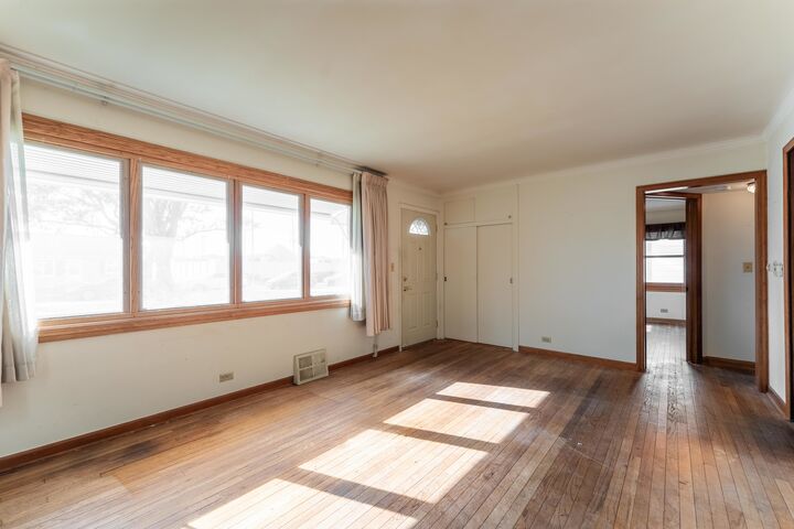 Property Photo: 1535 Beach Avenue IL 60526