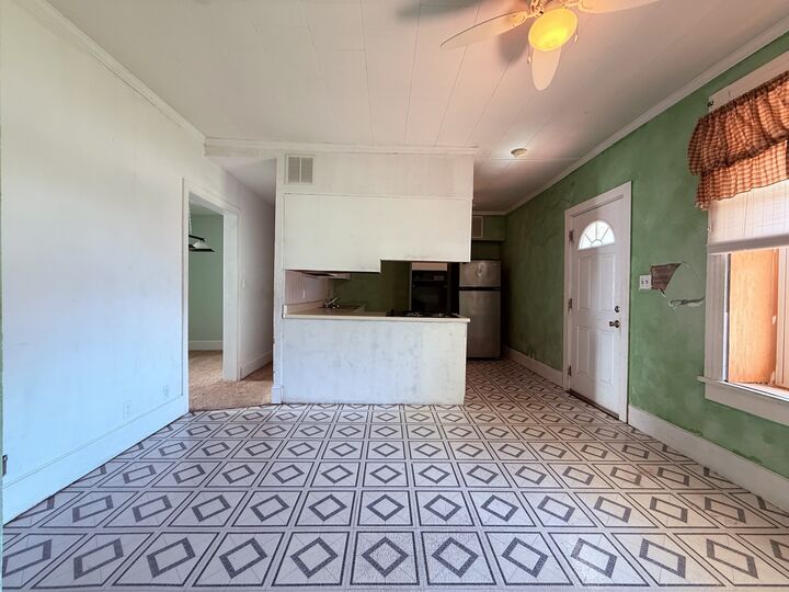 Property Photo:  402 N Madison Street  IL 61727 