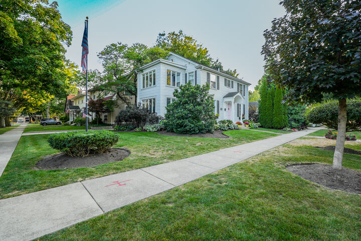 Property Photo:  48 N Park Road  IL 60525 