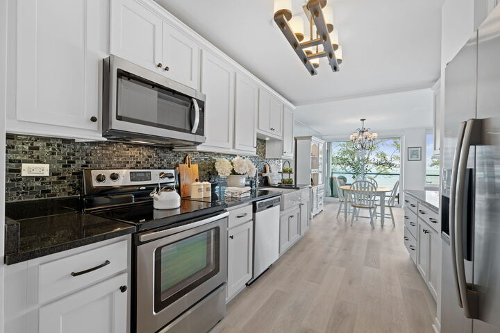 Property Photo:  1630 Sheridan Road 2F  IL 60091 