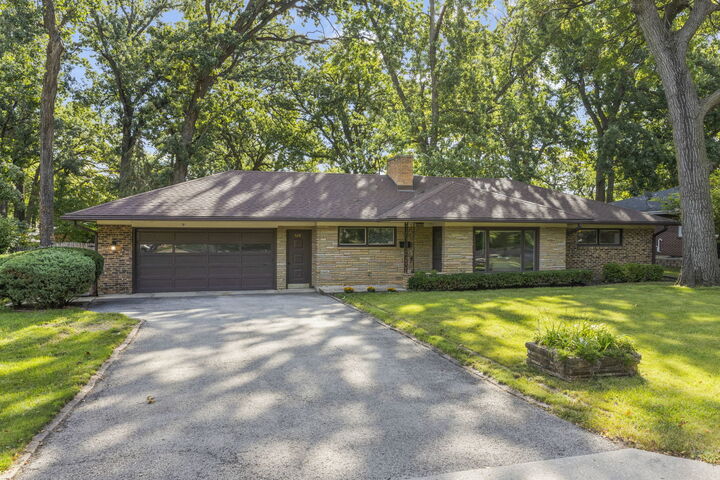 Property Photo:  326 Dwight Avenue  IL 60436 