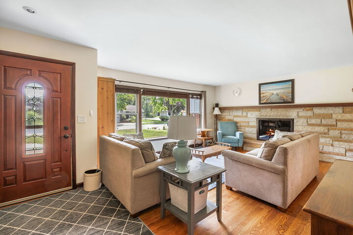 Property Photo:  205 Huntington Court  IL 60526 