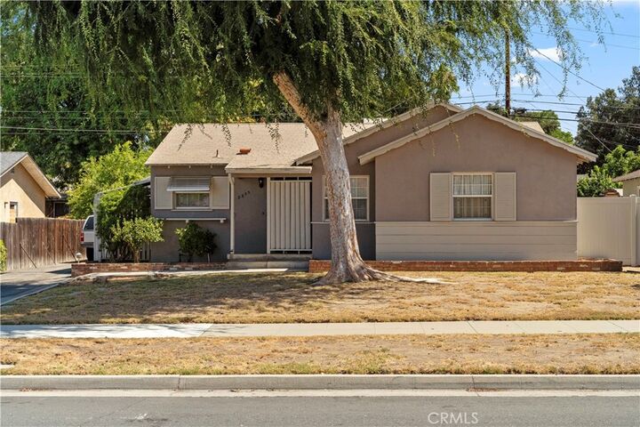 Property Photo: 3855 Roblyn St CA 92504