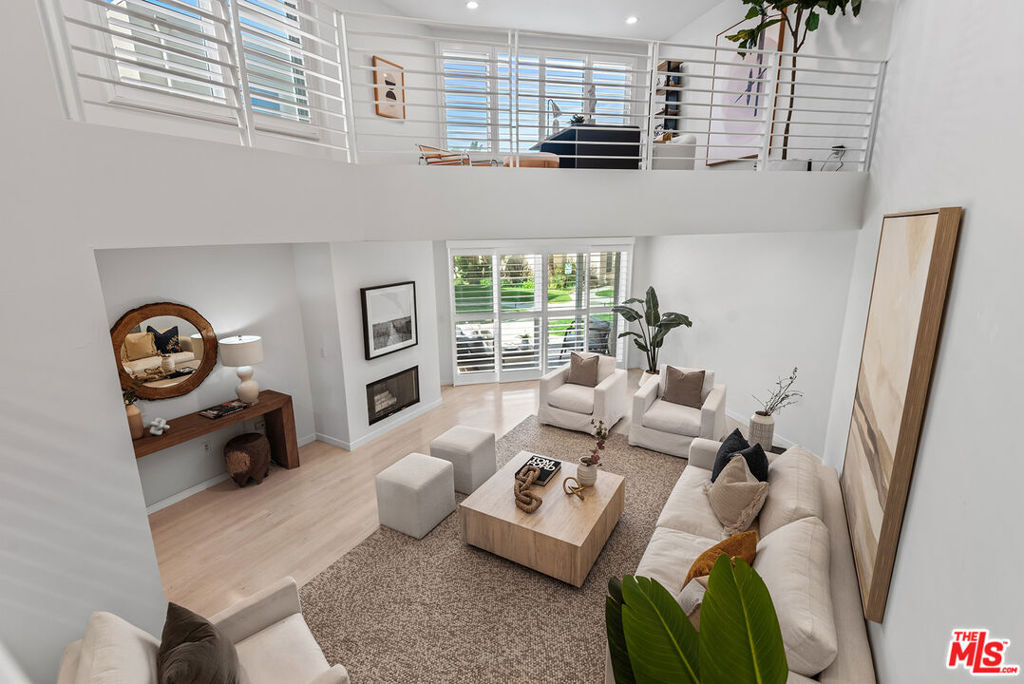 Property Photo:  7301 Vista Del Mar 4  CA 90293 