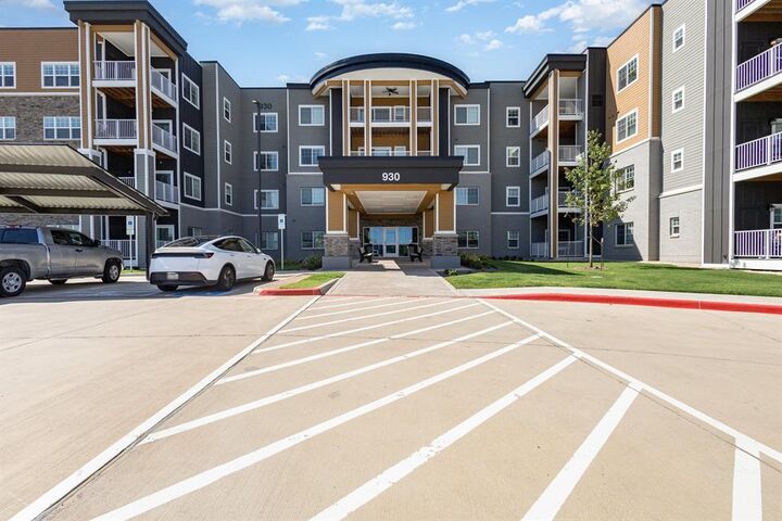 Property Photo:  930 Stockton Drive 206  TX 75013 