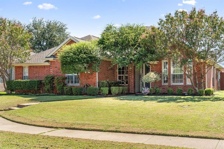 Property Photo: 2314 Greenfield Circle TX 75040