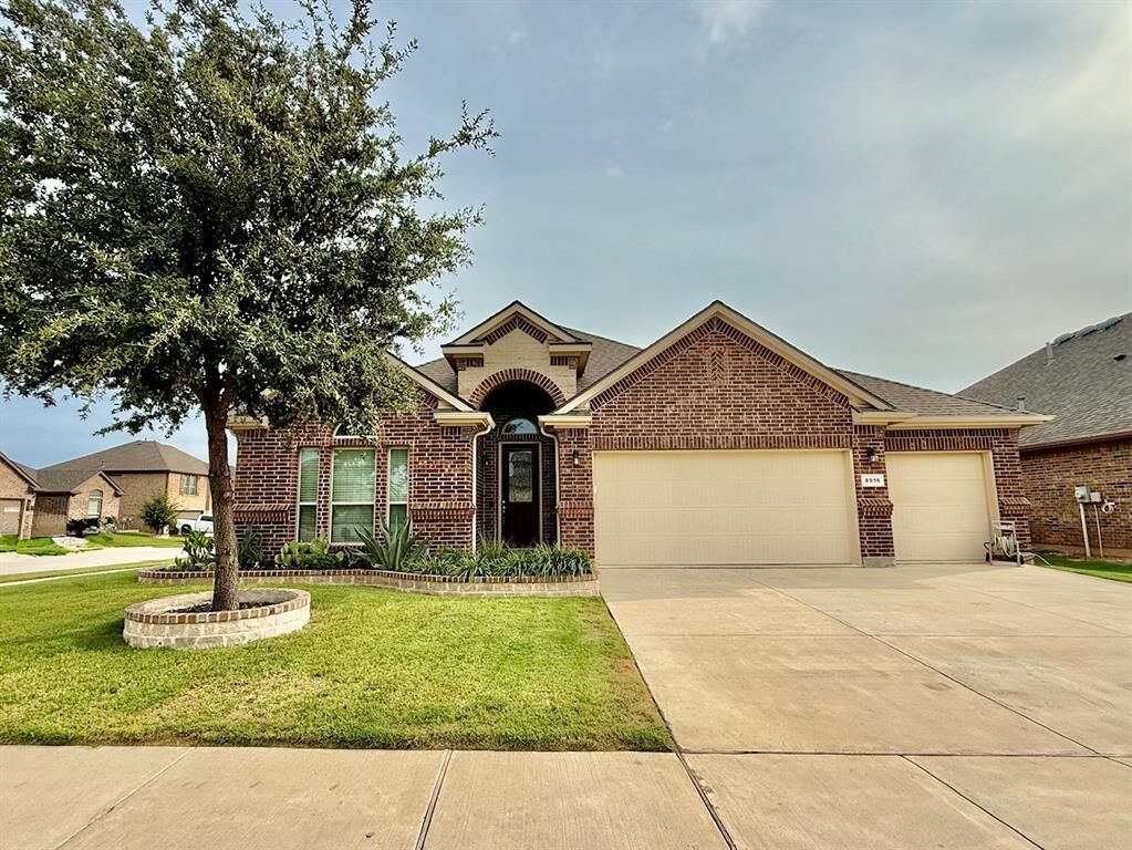 Property Photo: 8916 Copper Crossing Drive TX 76131