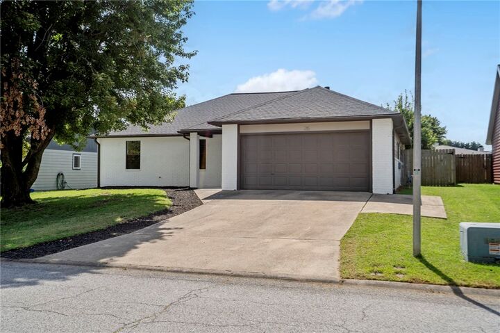 Property Photo: 215 Winesap Lane AR 72712