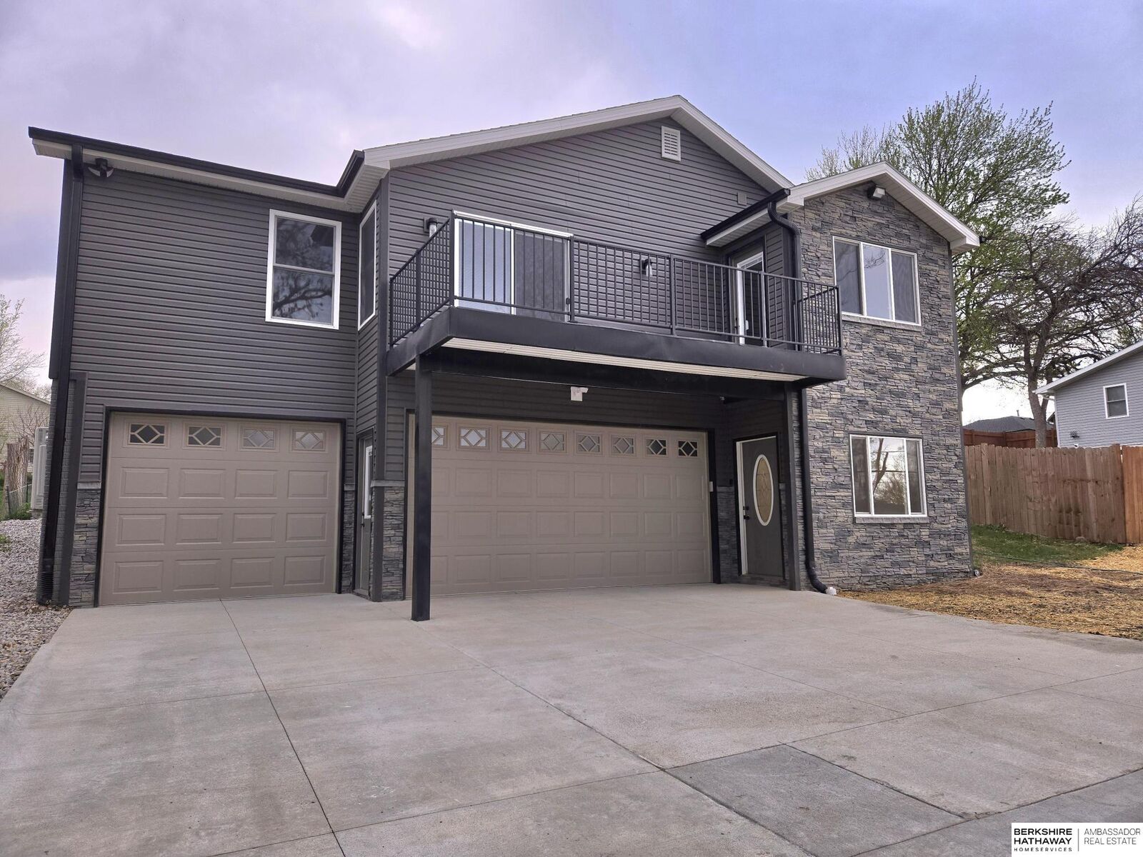 Property Photo:  612 S 6th Street  NE 68048-4718 