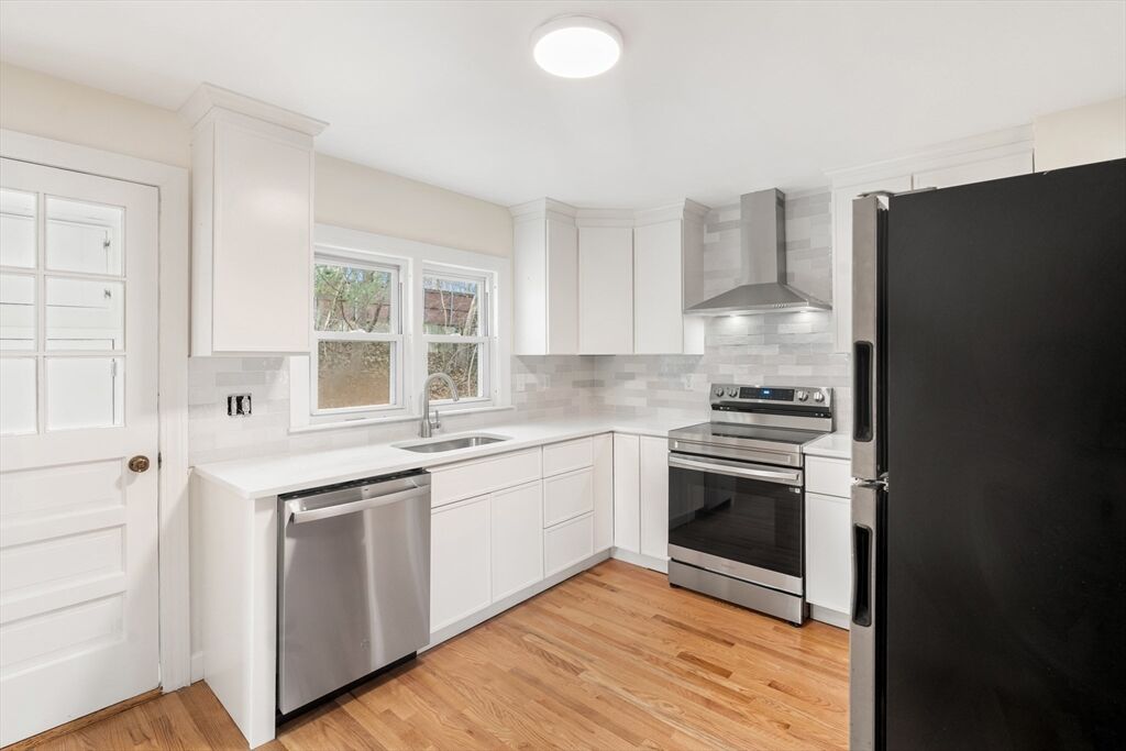 Property Photo: 10 Dulgarian Tr 10 MA 01824