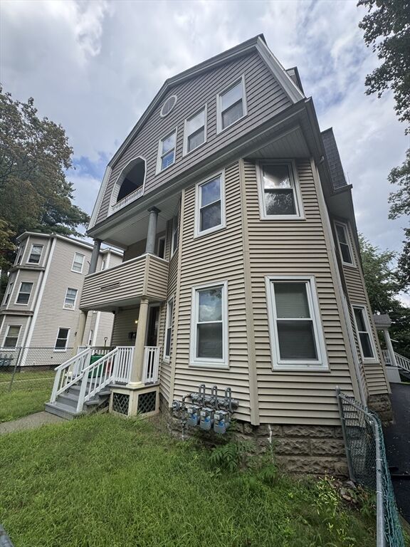 Property Photo:  60 Lakewood St 2  MA 01603 