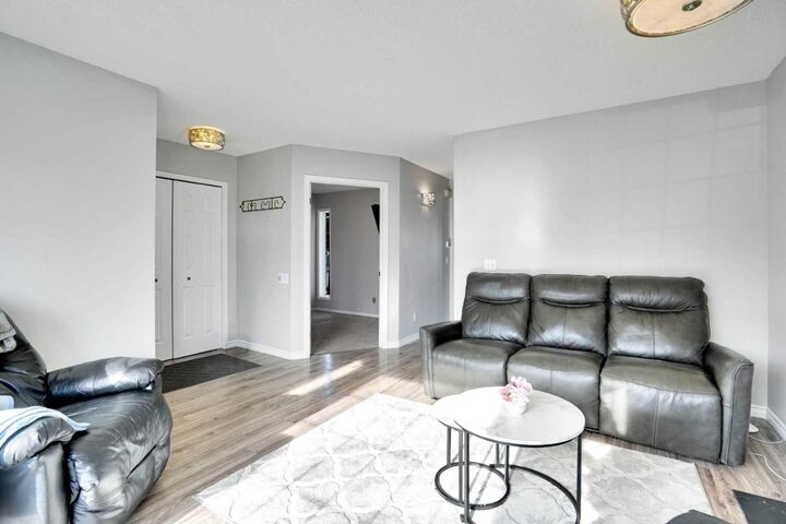 Photo de la propriété: 8 Woodside Circle NW AB T4B 2H8