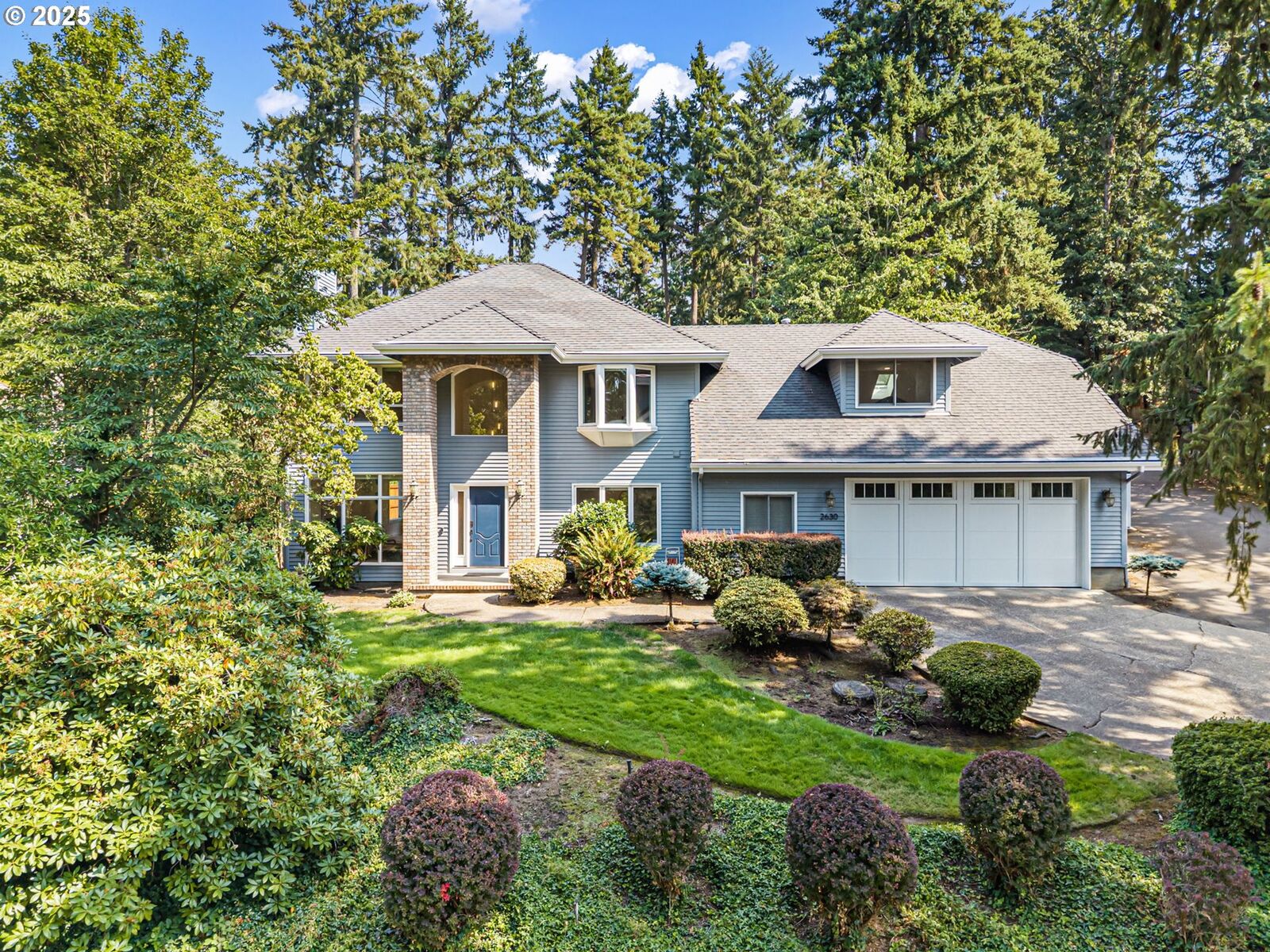 Property Photo: 2630 Bowmont Dr OR 97405
