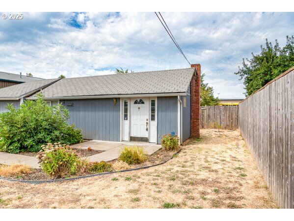 Property Photo: 1750 Taney St OR 97402