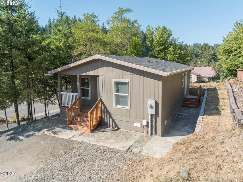 Property Photo:  150 NW 5th St  OR 97391 