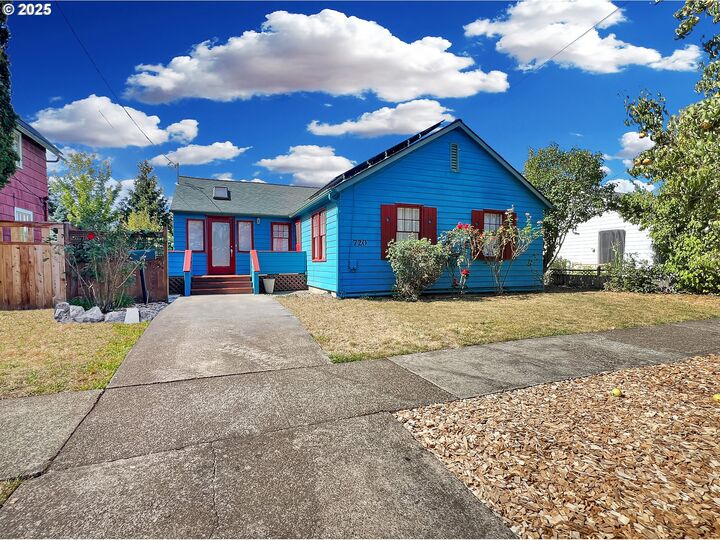 Property Photo: 720 SW 5th St OR 97333