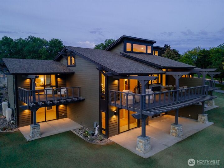 Property Photo:  1  Yacinde Court E3  WA 98831 