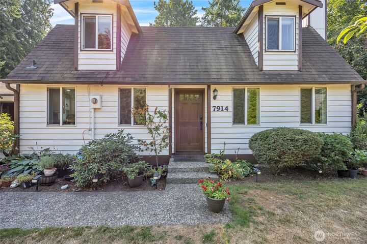 Property Photo:  7914  242nd Street SW  WA 98026 