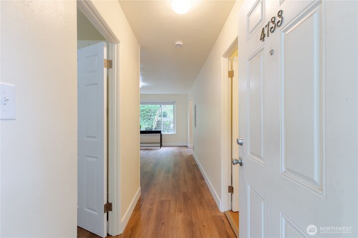Property Photo:  4733  40th Avenue NE 4733  WA 98105 