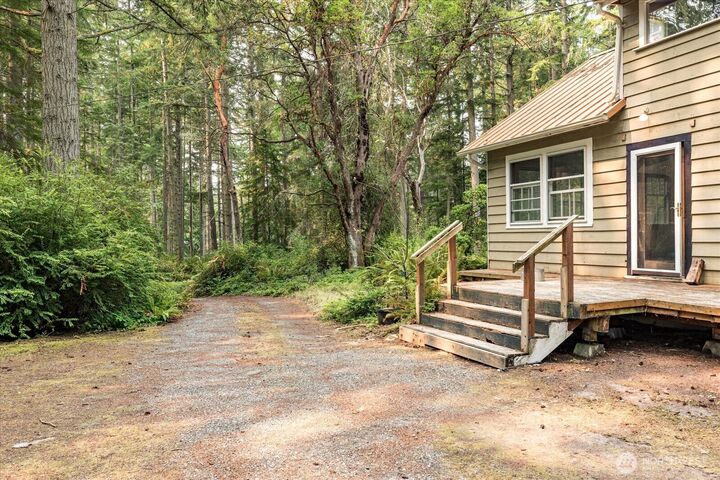 Property Photo:  3221  Brooks Hill Road  WA 98260 