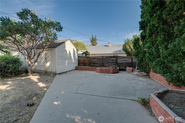 Property Photo: 1044 Tyler WA 98801