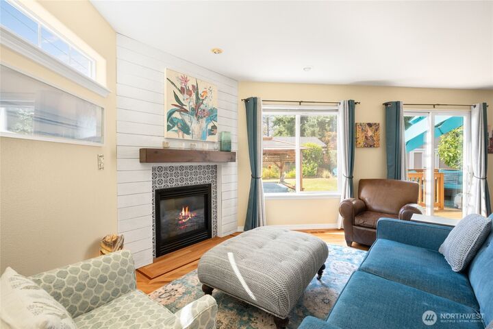 Property Photo: 16267 16th Avenue SW WA 98166