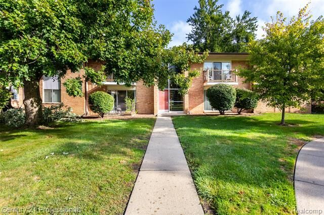 Property Photo:  1209 Island Drive 202  MI 48105 