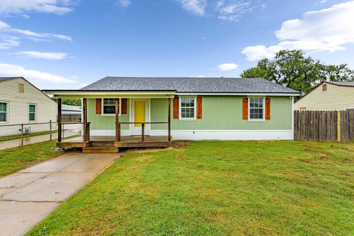 Property Photo: 618 W 47th St S KS 67217-4836