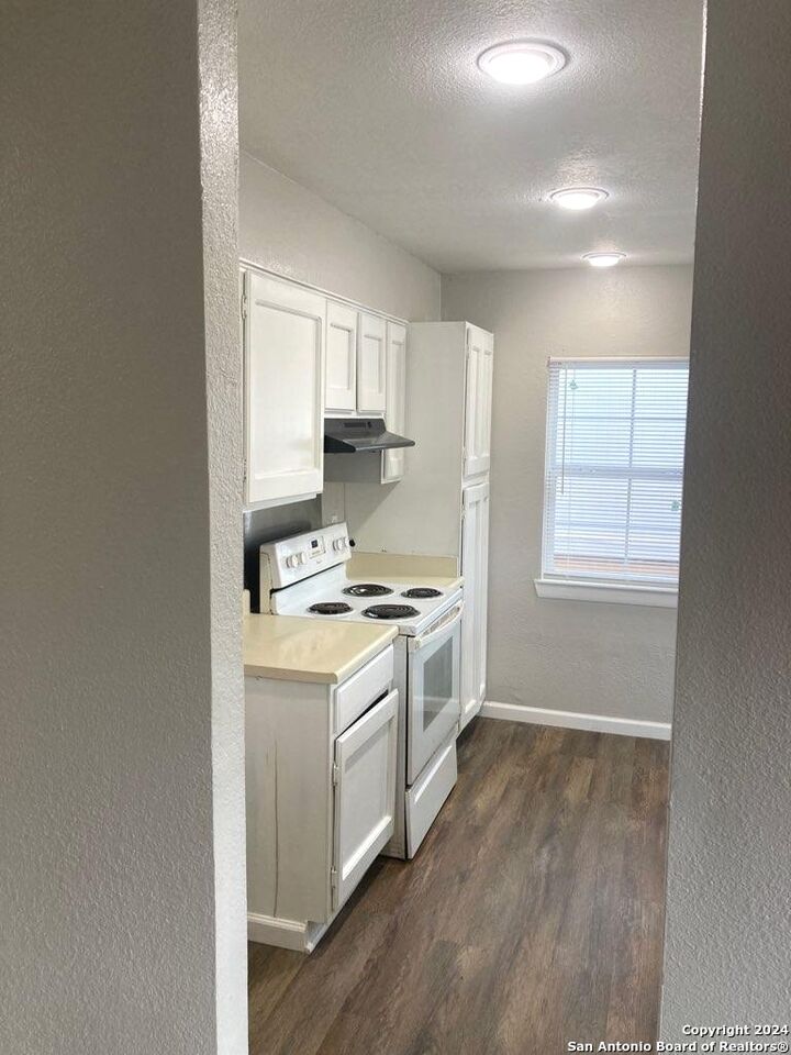 Property Photo: 1225 Churing Dr TX 78245
