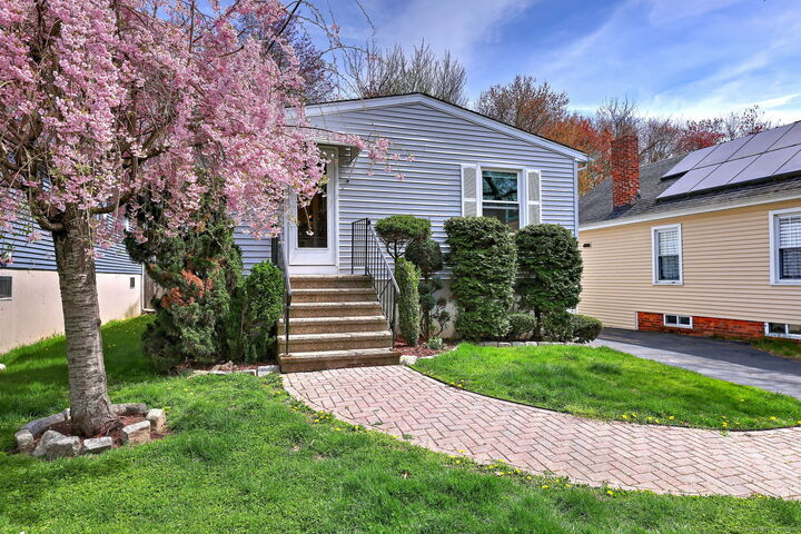 Property Photo:  137 Harding Avenue  CT 06516 