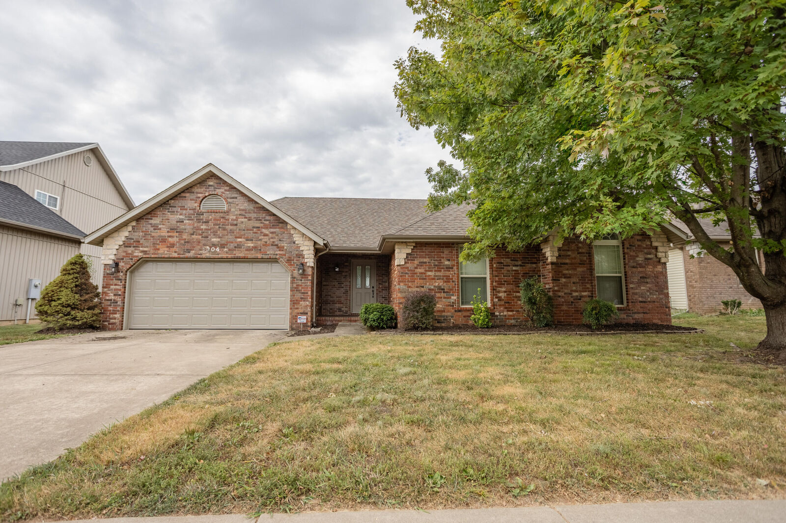 Property Photo:  1304 W Maplewood Street  MO 65807