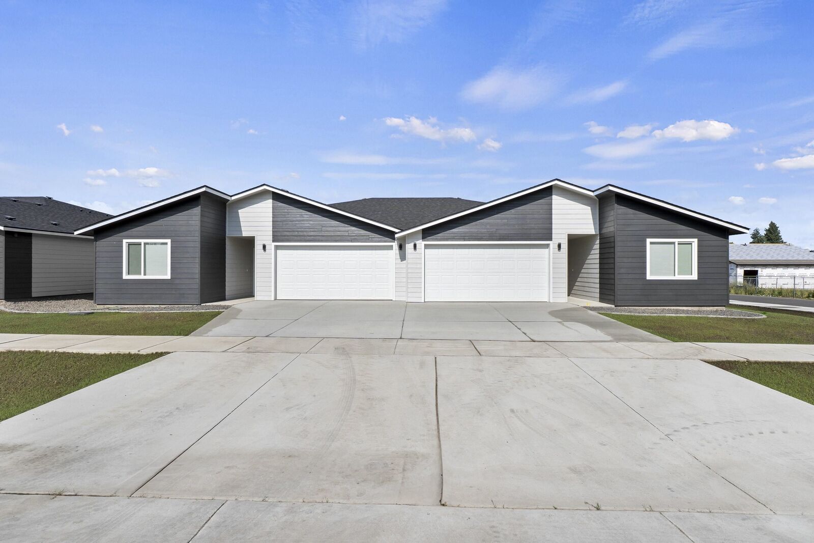Property Photo: 1615 N Selkirk Rd WA 99016