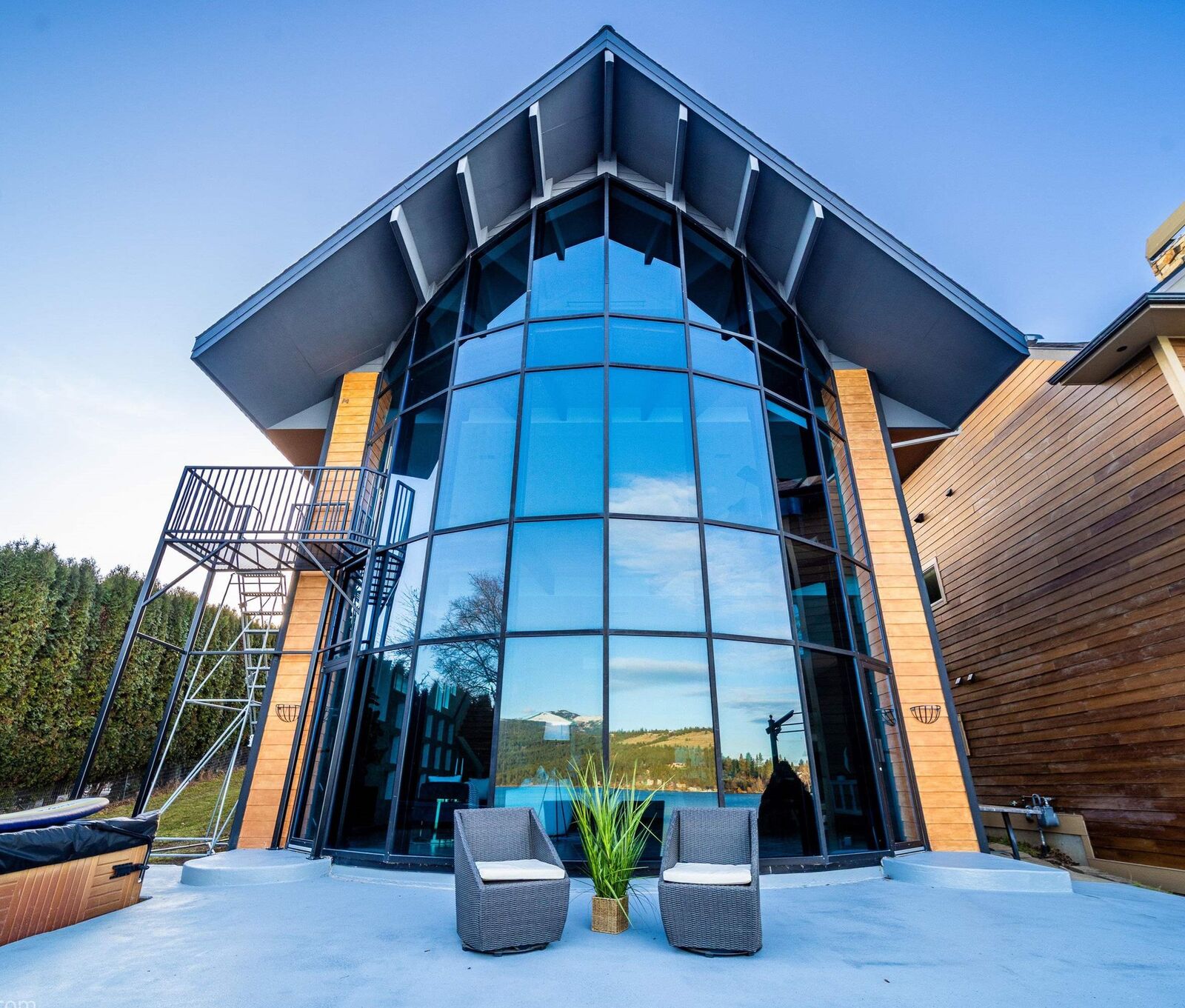 Property Photo:  907 S Liberty Dr  WA 99019 