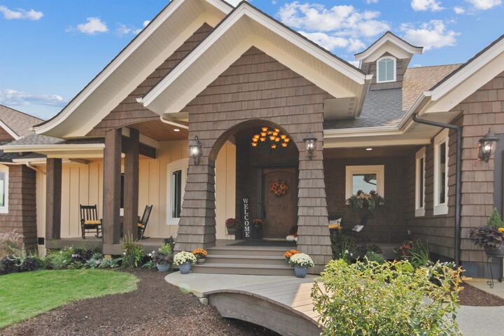 Property Photo:  10514 E Peone Landing Ln  WA 99021 