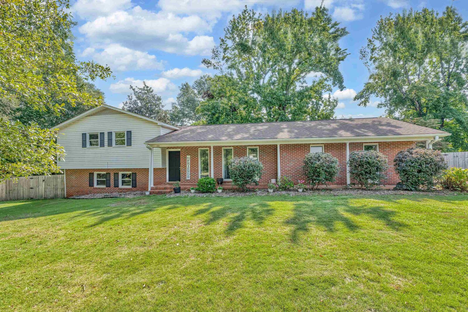 Property Photo: 124 Holly Circle SC 29365