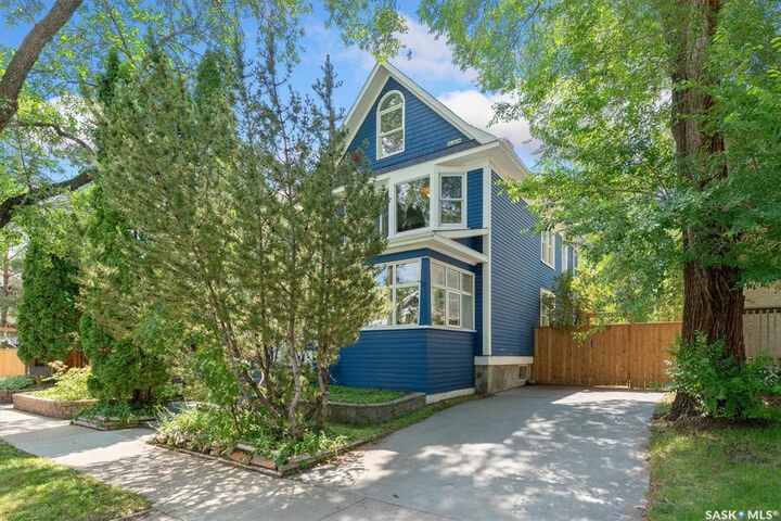 Property Photo:  1018 Aird Street  SK S7N 0T1