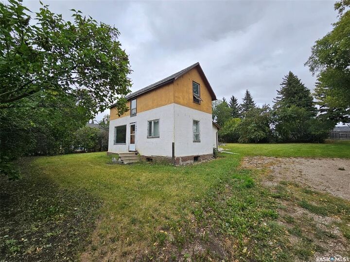 Property Photo: 207 Walter Street SK S0G 5A0