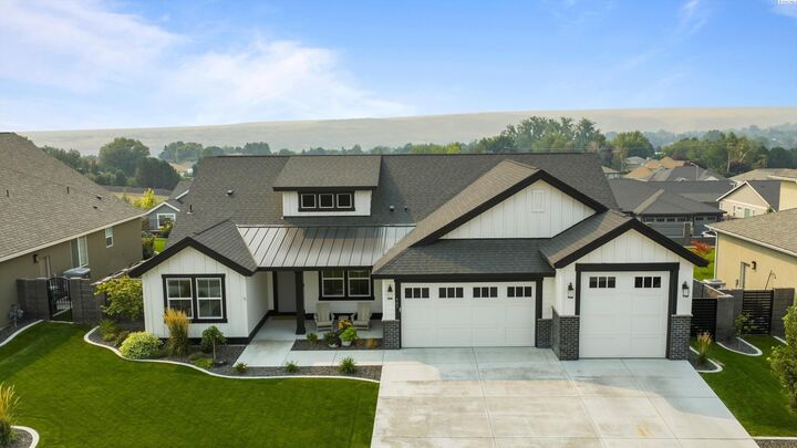 Property Photo: 407 Ventus St WA 99352