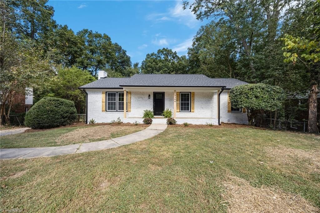 Property Photo:  3304 Rolling Road  NC 27265 