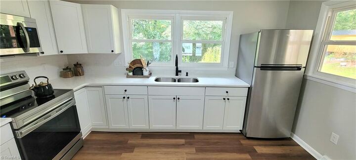 Property Photo:  1323 Meredith Court  NC 27288 